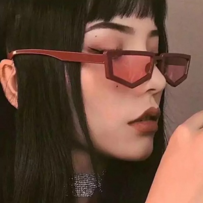 超有个性的欧美女生头像，狠狠爱住啦 女生头像 第2张