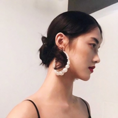 🔥2025超拽霸气女生真人头像来袭，酷到炸 女生头像 第1张