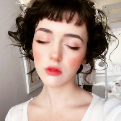 2025必看！超火欧美女生真人头像来袭  女生头像 第2张