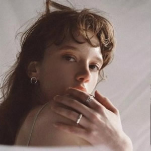 2025必看！超火爆真人微信头像女生图片来袭 女生头像 第9张