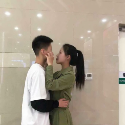 亲密双人情侣头像真人，甜蜜氛围简直要溢出屏幕啦！ 情侣头像 第10张