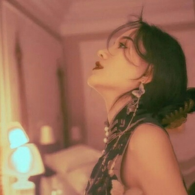 微丧感拉满的女生真人头像图片推荐 女生头像 第1张