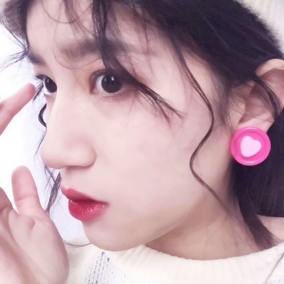 2025必看！个性女生真人高清微信头像来袭 女生头像 第5张