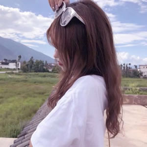 🔥2025必看超拽真人女生头像来袭 女生头像 第9张