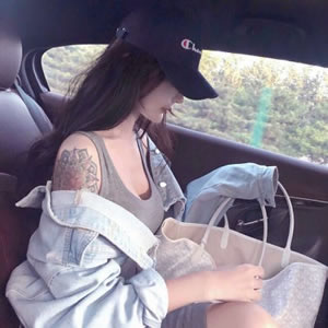 被美哭😭 2025微信气质美女头像来袭 女生头像 第15张