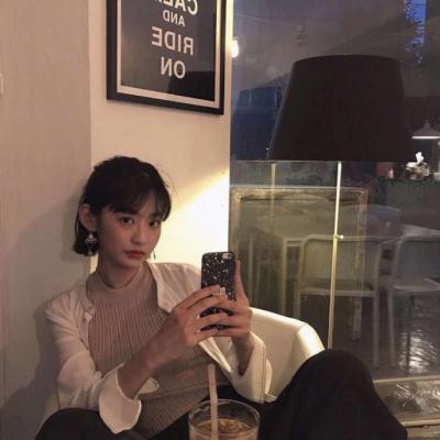 📱超绝的拿手机真人女生头像来啦 女生头像 第20张 📱超绝的拿手机真人女生头像来啦 女生头像 第20张