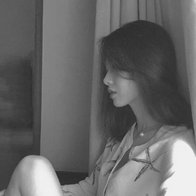酷飒又伤感!2025真人女生高冷黑白头像来袭🥀 女生头像 第11张 酷飒又伤感!2025真人女生高冷黑白头像来袭🥀 女生头像 第11张