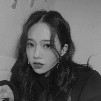 酷飒又伤感!2025真人女生高冷黑白头像来袭🥀 女生头像 第10张 酷飒又伤感!2025真人女生高冷黑白头像来袭🥀 女生头像 第10张