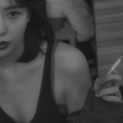 酷飒又伤感!2025真人女生高冷黑白头像来袭🥀 女生头像 第13张 酷飒又伤感!2025真人女生高冷黑白头像来袭🥀 女生头像 第13张