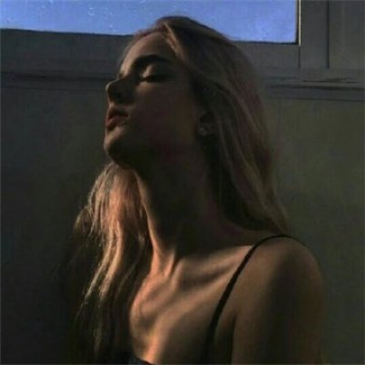绝美！2025超火欧美真人女微博头像精选✨ 女生头像 第6张