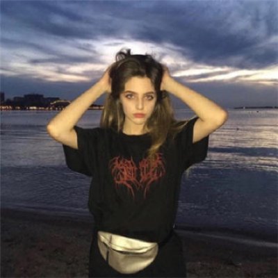 绝美！2025超火欧美真人女微博头像精选✨ 女生头像 第7张