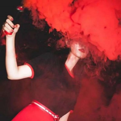 超绝!真人红色系女生头像大全✨ 女生头像 第9张 超绝!真人红色系女生头像大全✨ 女生头像 第9张