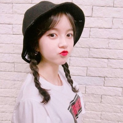 超绝!2025微信真人女头大全✨ 女生头像 第4张 超绝!2025微信真人女头大全✨ 女生头像 第4张