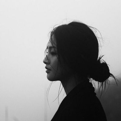 🔥2025超火黑白丧系女生真人图来袭 女生头像 第18张 🔥2025超火黑白丧系女生真人图来袭 女生头像 第18张