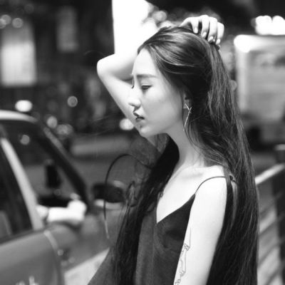 🔥2025超火黑白丧系女生真人图来袭 女生头像 第4张 🔥2025超火黑白丧系女生真人图来袭 女生头像 第4张