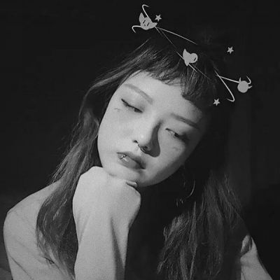 2025真人黑白高清女微信头像来袭🥰 女生头像 第7张 2025真人黑白高清女微信头像来袭🥰 女生头像 第7张
