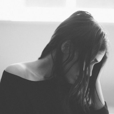 🔥2025超火黑白丧系女生真人图来袭 女生头像 第9张 🔥2025超火黑白丧系女生真人图来袭 女生头像 第9张