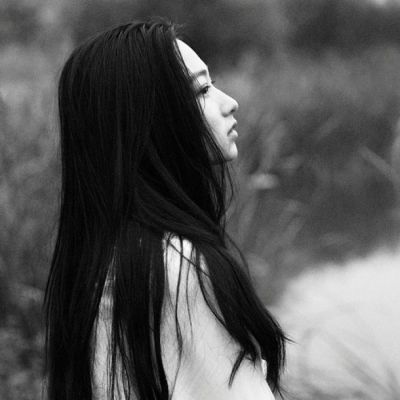 🔥2025超火黑白丧系女生真人图来袭 女生头像 第19张 🔥2025超火黑白丧系女生真人图来袭 女生头像 第19张