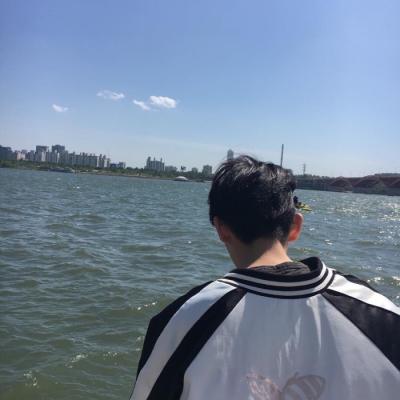 头像简约背影,狠狠拿捏氛围感 男生头像 第4张 头像简约背影,狠狠拿捏氛围感 男生头像 第4张