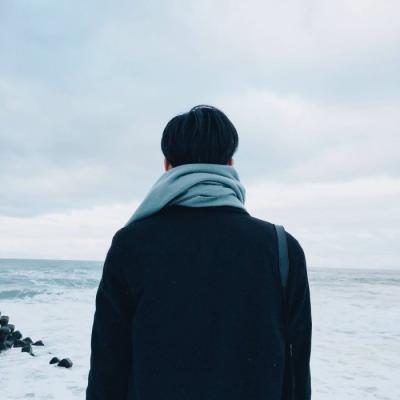 头像简约背影,狠狠拿捏氛围感 男生头像 第1张 头像简约背影,狠狠拿捏氛围感 男生头像 第1张