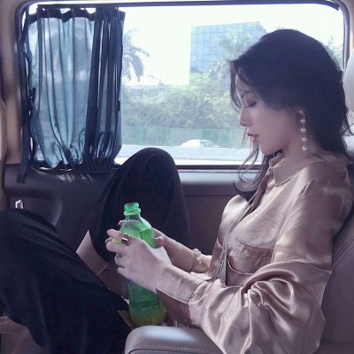 🔥2025款真人时尚女生性感头像来袭！ 女生头像 第13张