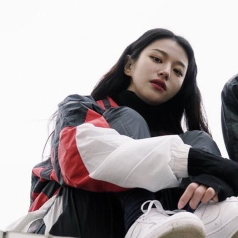 超有默契感，2025真人一左一右高冷两张情头图片 情侣头像 第5张