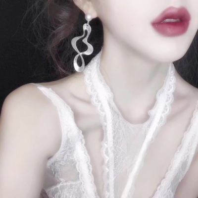 2025必看!超绝丧系成熟风女生微信头像来袭 女生头像 第13张 2025必看!超绝丧系成熟风女生微信头像来袭 女生头像 第13张