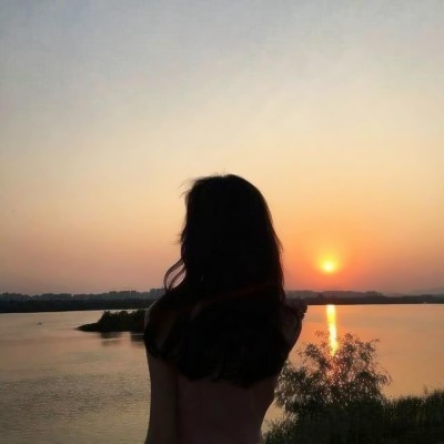 超有氛围感的一男一女情侣背影头像来啦✨ 情侣头像 第5张