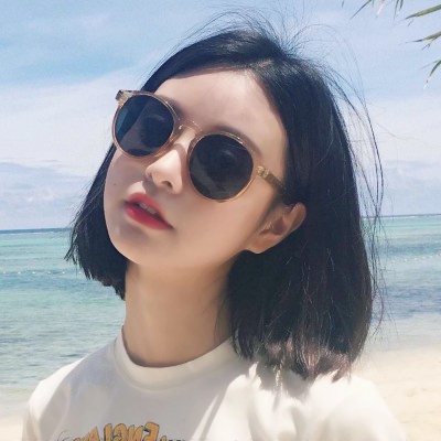 酷飒!戴眼镜个性高冷气质女生头像来袭 👓 女生头像 第2张 酷飒!戴眼镜个性高冷气质女生头像来袭 👓 女生头像 第2张