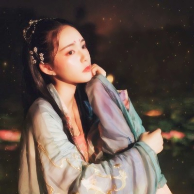 绝美!真人唯美古风女子头像来袭✨ 女生头像 第28张 绝美!真人唯美古风女子头像来袭✨ 女生头像 第28张