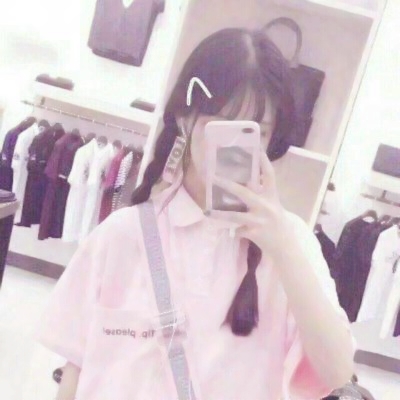 📱手机控必备!拿手机的真人女生头像来袭 女生头像 第3张 📱手机控必备!拿手机的真人女生头像来袭 女生头像 第3张
