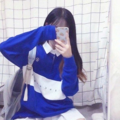 📱手机控必备!拿手机的真人女生头像来袭 女生头像 第4张 📱手机控必备!拿手机的真人女生头像来袭 女生头像 第4张