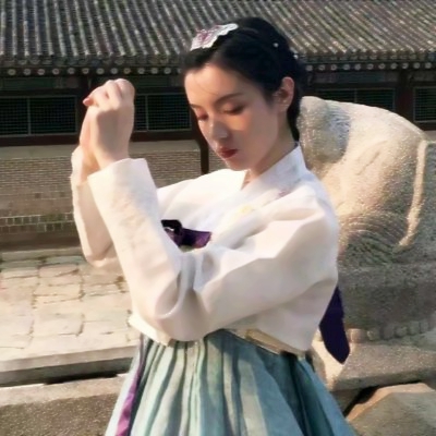 绝美!真人唯美古风女子头像来袭✨ 女生头像 第12张 绝美!真人唯美古风女子头像来袭✨ 女生头像 第12张