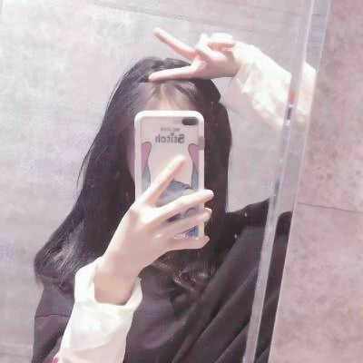 📱手机控必备!拿手机的真人女生头像来袭 女生头像 第1张 📱手机控必备!拿手机的真人女生头像来袭 女生头像 第1张