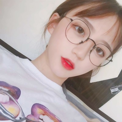酷飒!戴眼镜个性高冷气质女生头像来袭 👓 女生头像 第3张 酷飒!戴眼镜个性高冷气质女生头像来袭 👓 女生头像 第3张