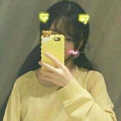📱手机控必备!拿手机的真人女生头像来袭 女生头像 第5张 📱手机控必备!拿手机的真人女生头像来袭 女生头像 第5张