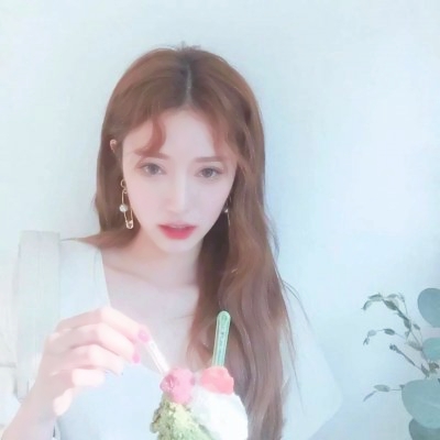 氛围感满满的真人美女微信头像大全✨ 女生头像 第22张