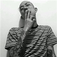 酷到炸!纹身霸气男人抽烟头像来袭 男生头像 第18张 酷到炸!纹身霸气男人抽烟头像来袭 男生头像 第18张
