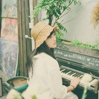 超美的女生弹钢琴图片头像来啦✨ 女生头像 第11张