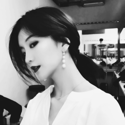 黑白高冷真人女生头像来袭✨ 女生头像 第28张 黑白高冷真人女生头像来袭✨ 女生头像 第28张