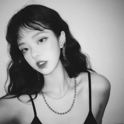 黑白高冷真人女生头像来袭✨ 女生头像 第24张 黑白高冷真人女生头像来袭✨ 女生头像 第24张