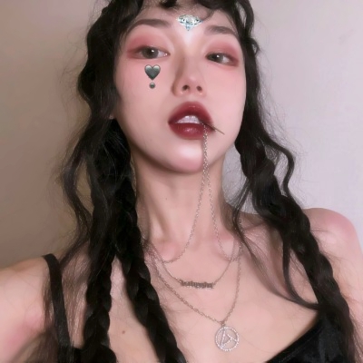 原宿风女生真人酷飒头像来袭✨ 女生头像 第16张 原宿风女生真人酷飒头像来袭✨ 女生头像 第16张
