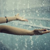 🌧️雨中氛围感拉满的女生头像大全 女生头像 第3张 🌧️雨中氛围感拉满的女生头像大全 女生头像 第3张