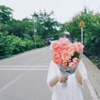 绝美捧花头像女,氛围感拉满✨ 女生头像 第18张 绝美捧花头像女,氛围感拉满✨ 女生头像 第18张