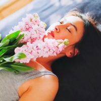 绝美捧花头像女,氛围感拉满✨ 女生头像 第1张 绝美捧花头像女,氛围感拉满✨ 女生头像 第1张