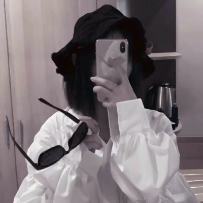 爱了!女孩拿手机挡脸图片头像合辑来袭🥳 女生头像 第28张 爱了!女孩拿手机挡脸图片头像合辑来袭🥳 女生头像 第28张