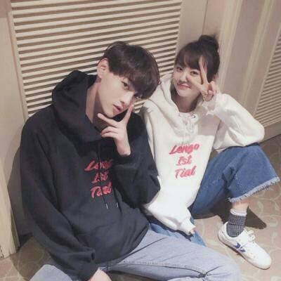 一左一右的双人情侣意境头像来啦💕 情侣头像 第7张