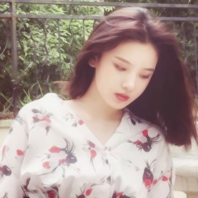 绝了!港式复古女生头像大集合✨ 女生头像 第7张 绝了!港式复古女生头像大集合✨ 女生头像 第7张