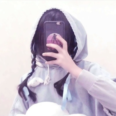 爱了!女孩拿手机挡脸图片头像合辑来袭🥳 女生头像 第16张 爱了!女孩拿手机挡脸图片头像合辑来袭🥳 女生头像 第16张