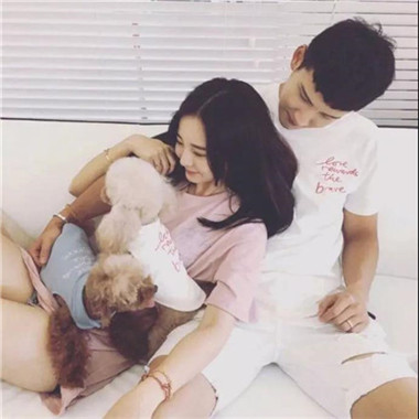 萌化啦!情侣抱宠物一男一女头像来袭💕 情侣头像 第8张 萌化啦!情侣抱宠物一男一女头像来袭💕 情侣头像 第8张